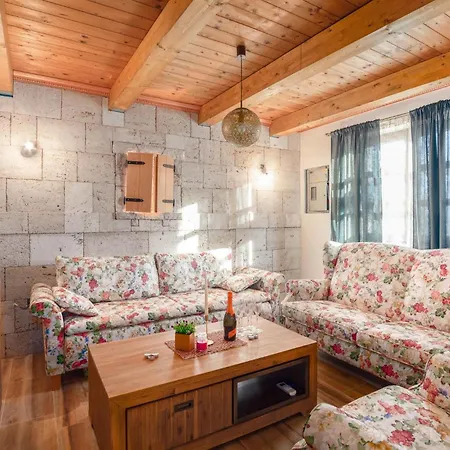 Prázdninový dům Stunning In With Sauna Lovreć